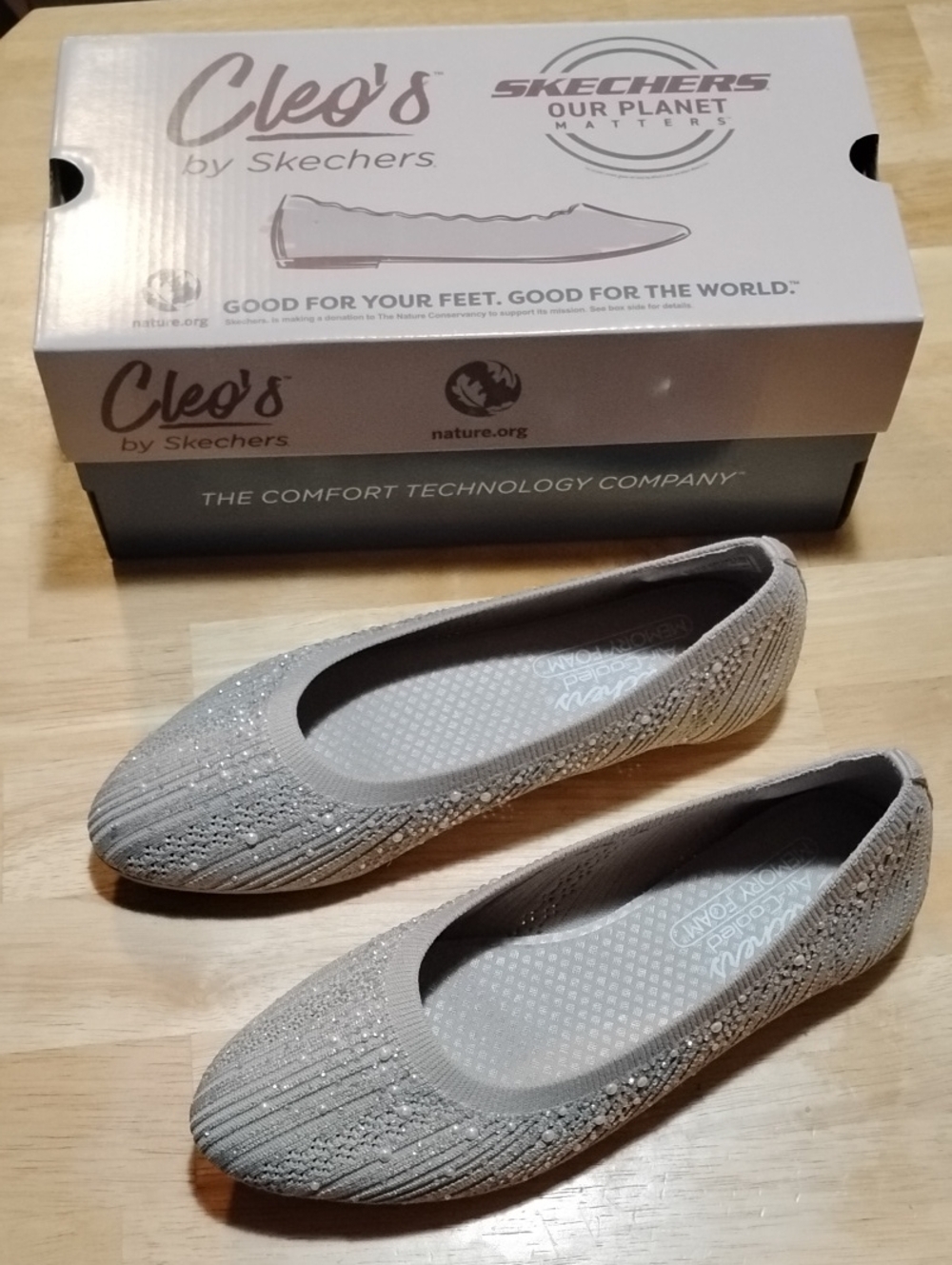 Cleo's by Sketchers Air-cooled Memory Foam ladies shoes size 7. New in box